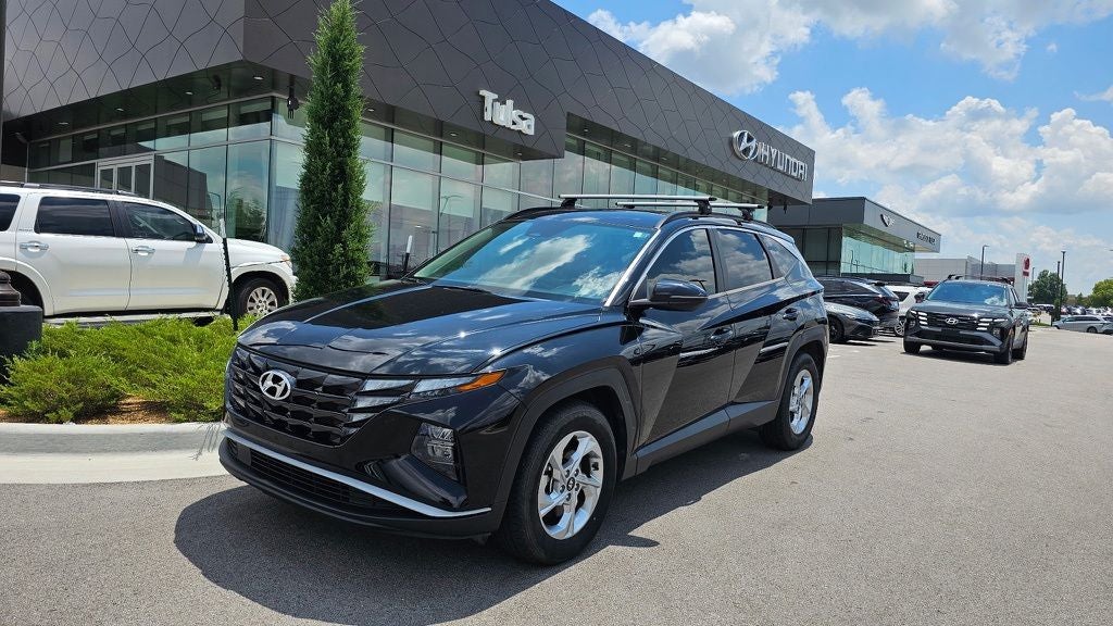 2022 Hyundai TUCSON SEL in Phantom Black — front three-quarter view
